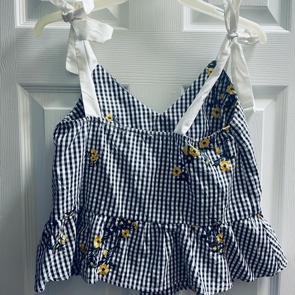 Summer gingham top with shoulder tie straps - Picture 2 of 4